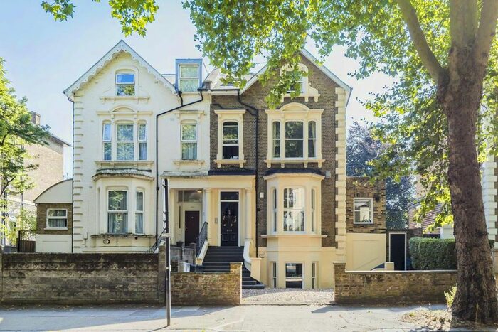 2 Bedroom Flat To Rent In Chiswick High Road, London, W4