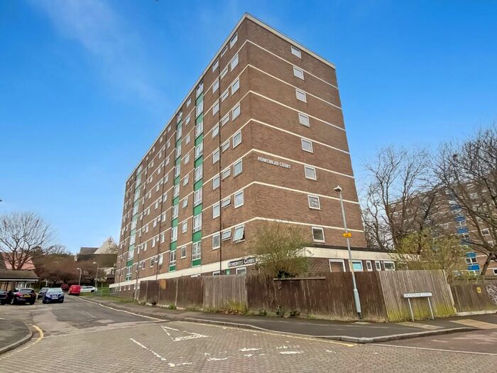 1 Bedroom Apartment To Rent In Homemead, Homemead Close, Gravesend, Kent, DA12