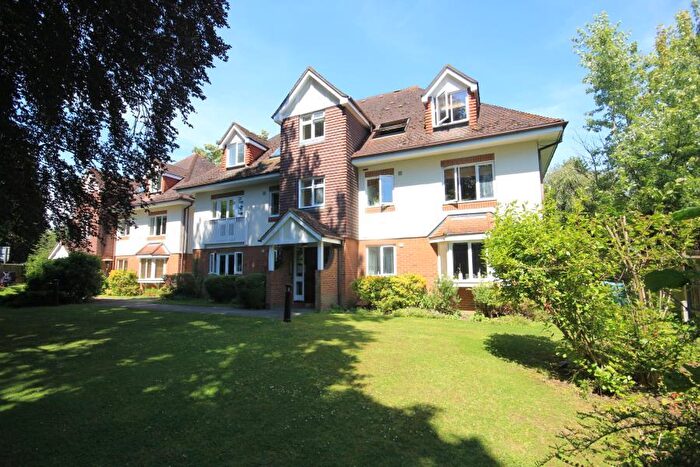 2 Bedroom Apartment To Rent In Woking, Surrey, GU22