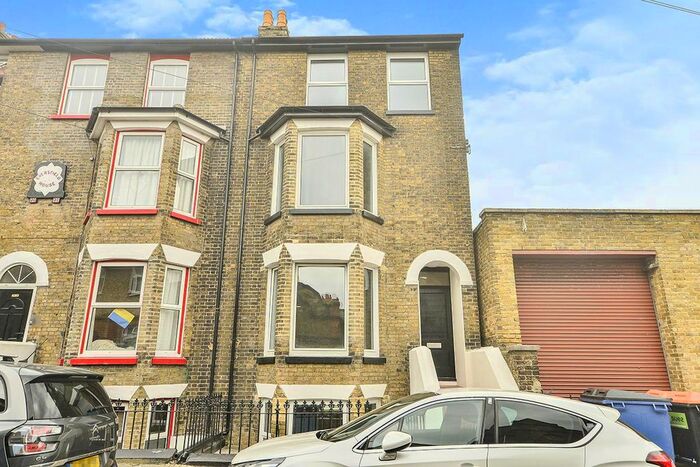 2 Bedroom Flat To Rent In Sondes Road, Deal, Kent, CT14