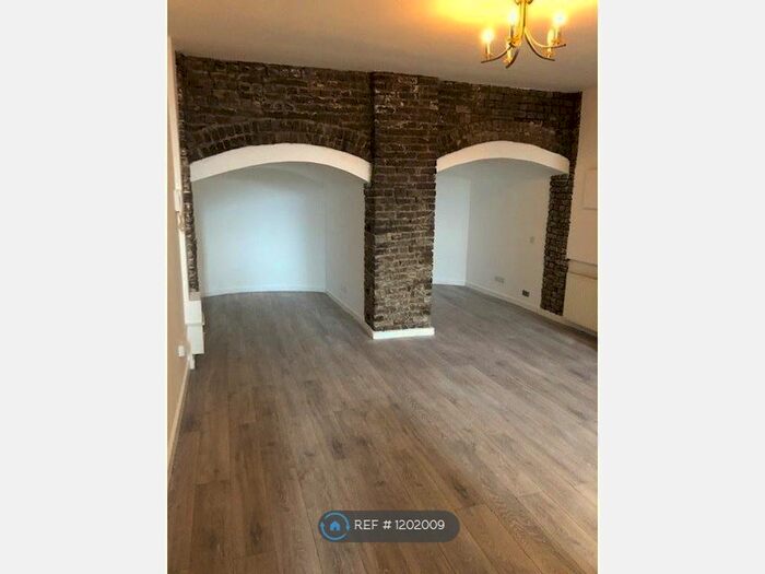 2 Bedroom Flat To Rent In Seven Sisters Road, London, N15