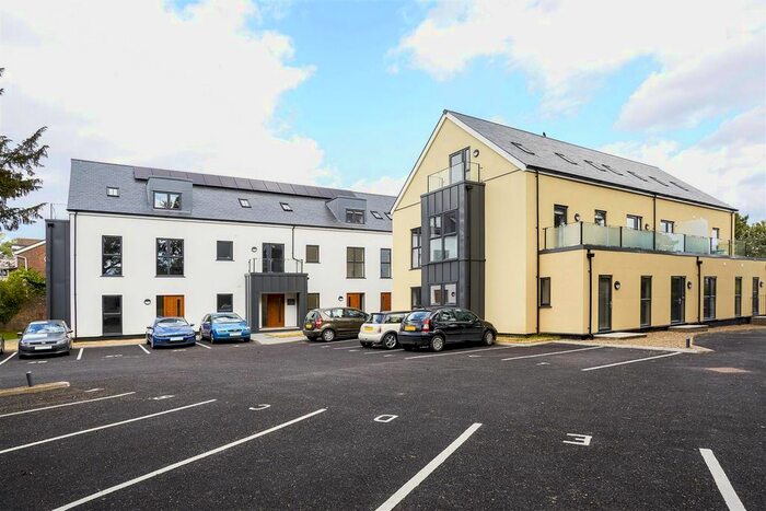 2 Bedroom Flat To Rent In Vine Court, Dorking, RH4