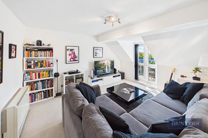 2 Bedroom Flat For Sale In Atlantic Close, Ocean Village, SO14