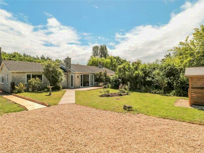 3 Bedroom Semi-Detached Bungalow To Rent In Silton, Gillingham, SP8