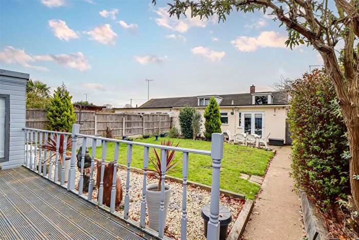 3 Bedroom Semi Detached Bungalow For Sale In Westwood Gardens, Thundersley, SS7