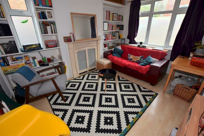 1 Bedroom Flat To Rent In Park Close, Finchley Park, London, N12