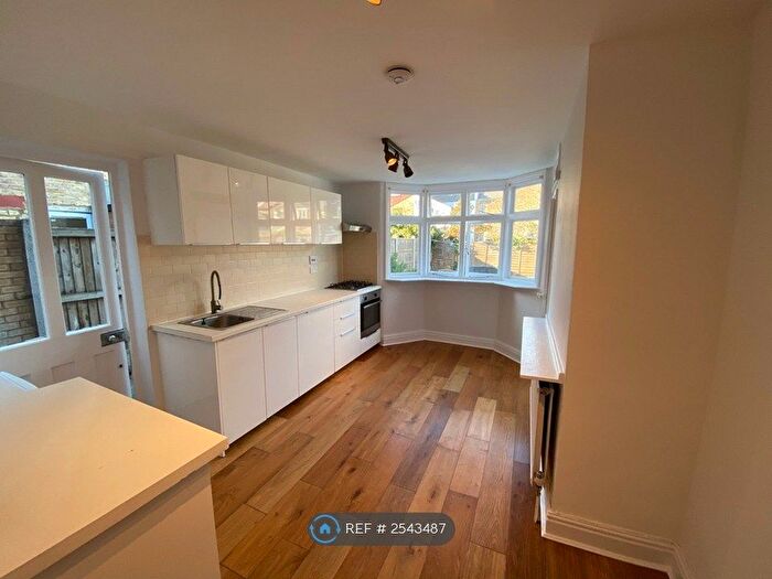 2 Bedroom Maisonette To Rent In Leyton Park Road, London, E10