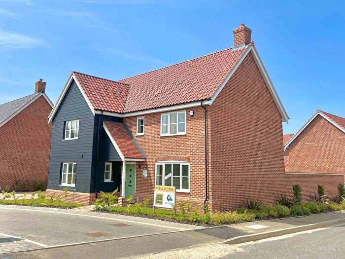 4 Bedroom Detached House For Sale In Norwich Road, Yaxham, Dereham, NR19