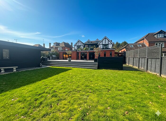 5 Bedroom Detached House For Sale In Old Bedford Road, Luton, Bedfordshire, LU2