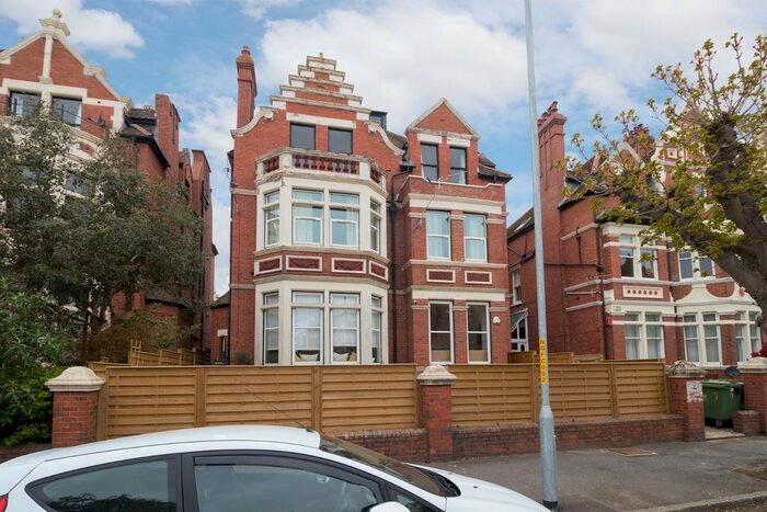 2 Bedroom Flat To Rent In Grimston Avenue, Folkestone, CT20