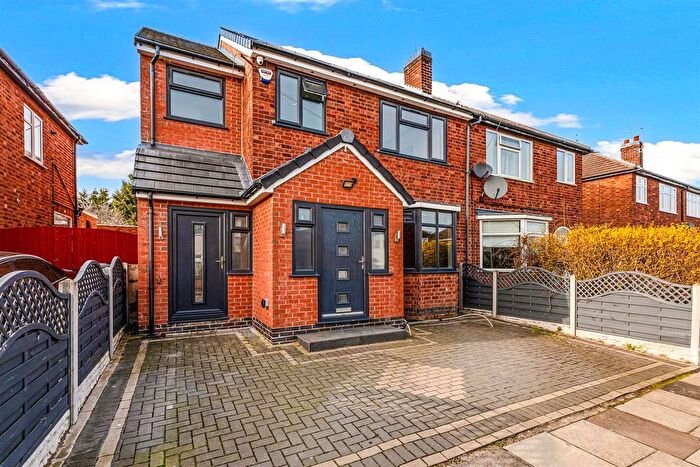 5 Bedroom Semi Detached House For Sale In Northdene Road, Leicester, LE2