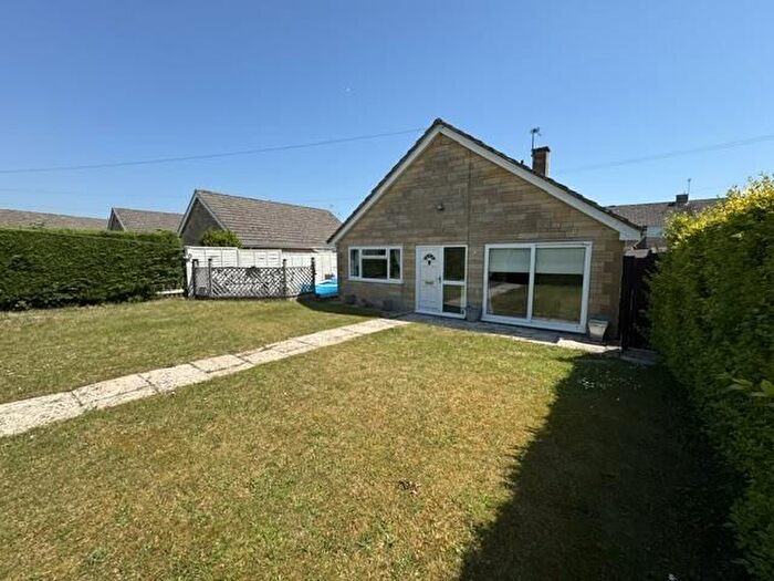 3 Bedroom Detached Bungalow For Sale In Aldsworth Close, Fairford, GL7
