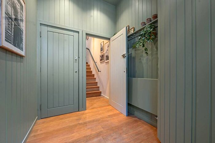 2 Bedroom Maisonette To Rent In Bingham Place, Marylebone, London, W1U