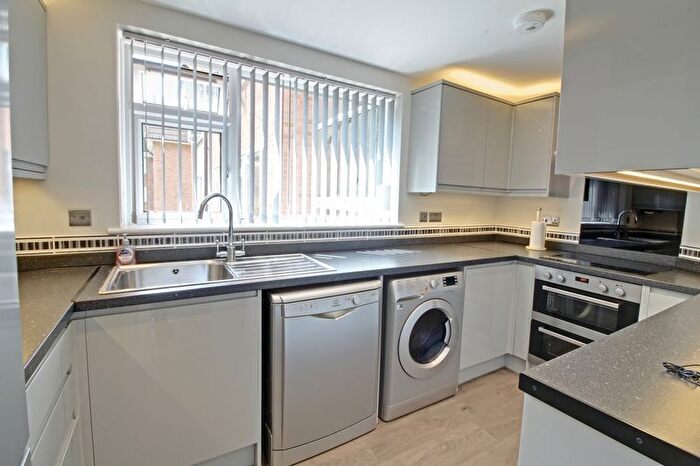 2 Bedroom Flat To Rent In Lambs Close, Cuffley, Potters Bar, EN6