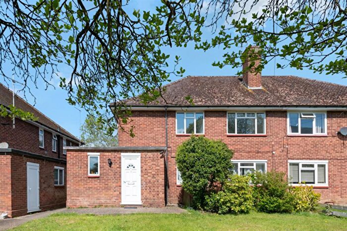 2 Bedroom Maisonette For Sale In Salisbury Road, Pinner, HA5