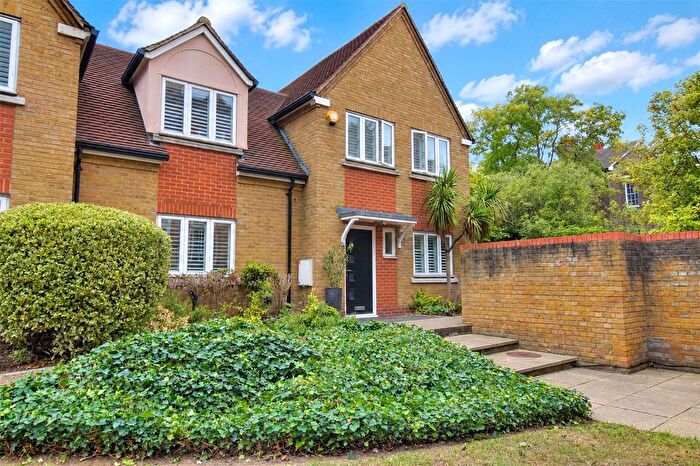 3 Bedroom End Of Terrace House For Sale In Charter Buildings, Catherine Grove, London, SE10