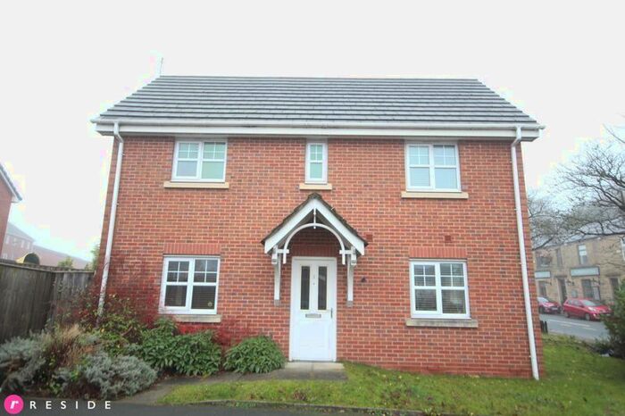 3 Bedroom Town House To Rent In Turnpike Close, Shawclough, Rochdale OL12
