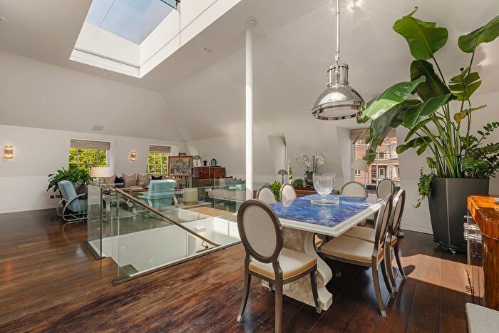4 Bedroom Flat For Sale In Connaught Square, London, London, W2