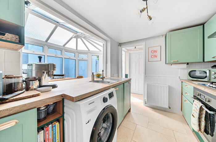 3 Bedroom End Of Terrace House For Sale In Croydon Road, Keston, Kent, BR2