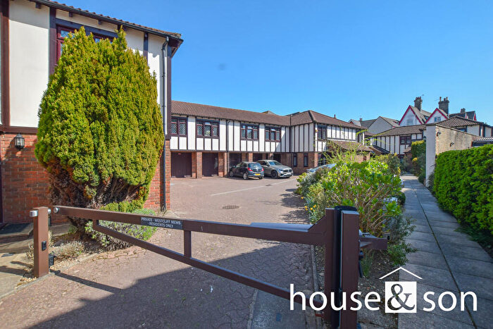 3 Bedroom Apartment For Sale In West Cliff Mews, St. Michaels Road, West Cliff, Bournemouth, BH2