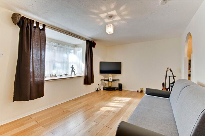 Studio To Rent In Compton Gardens, Addlestone, Surrey, KT15