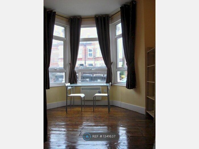 Studio To Rent In Mountfield Road, London, N3