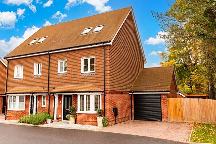 4 Bedroom Semi-Detached House For Sale In Sinden Heath, East Grinstead, RH19