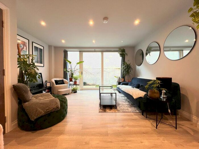 4 Bedroom Apartment To Rent In Wells Walk, Forest Gate, E7