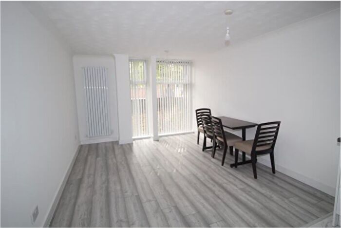 2 Bedroom Flat To Rent In Broomfield Road, Chadwell Heath, RM6