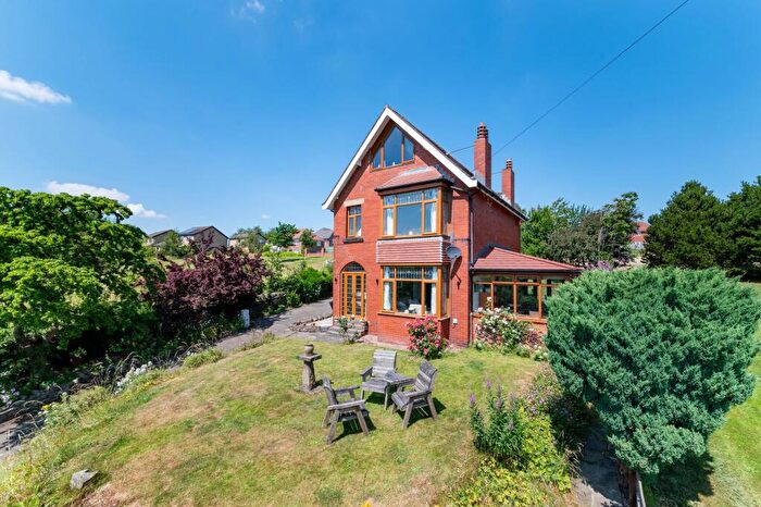 3 Bedroom Detached House For Sale In North Road, Kirkburton, HD8