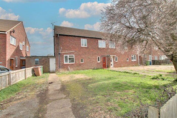 3 Bedroom Semi-Detached House To Rent In Fairway, Chatteris, PE16