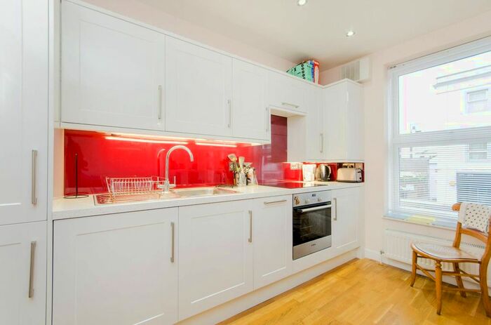 2 Bedroom Flat To Rent In The Broadway, Wimbledon, London, SW19