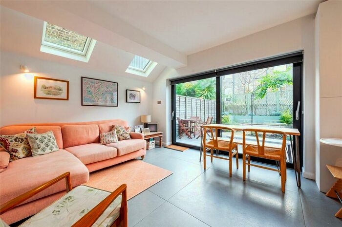 2 Bedroom Apartment To Rent In Charteris Road, London, NW6