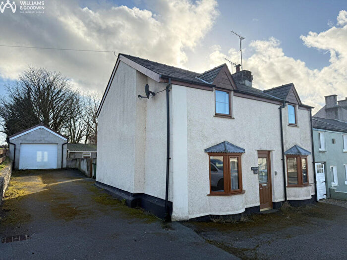 4 Bedroom End Of Terrace House For Sale In High Street, Llannerch-Y-Medd, Anglesey, LL71