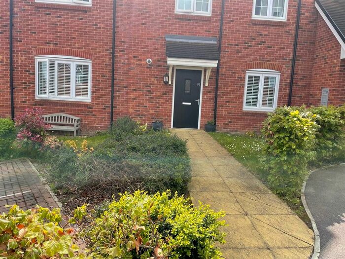 2 Bedroom Flat For Sale In Runnymede Drive, Odiham, Hook, RG29