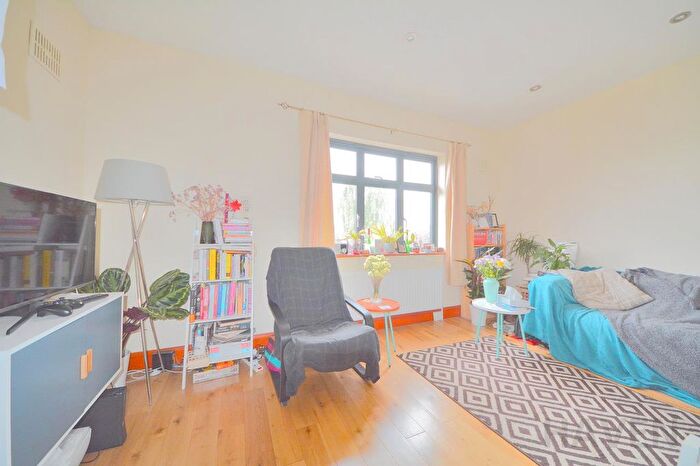 1 Bedroom Flat To Rent In Mays Lane, Barnet, EN5
