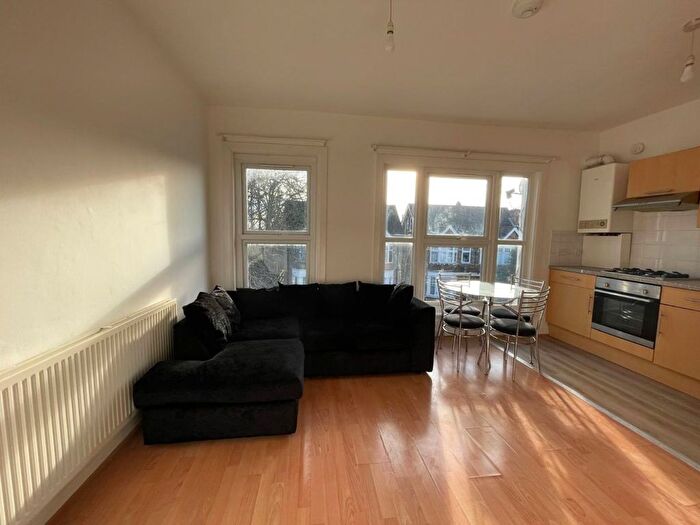 2 Bedroom Flat To Rent In Clifton Road, SE25