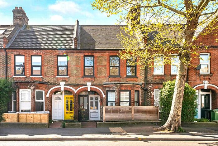 2 Bedroom Flat For Sale In Markhouse Road, Walthamstow, London, E17