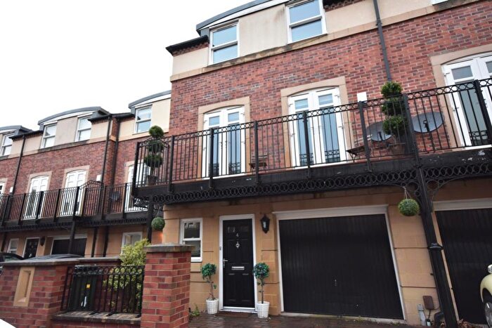 4 Bedroom Town House To Rent In Grove Park Avenue, Gosforth, NE3