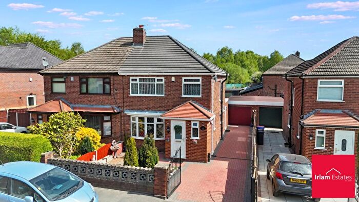 3 Bedroom Semi-Detached House For Sale In New Moss Road, Cadishead, M44