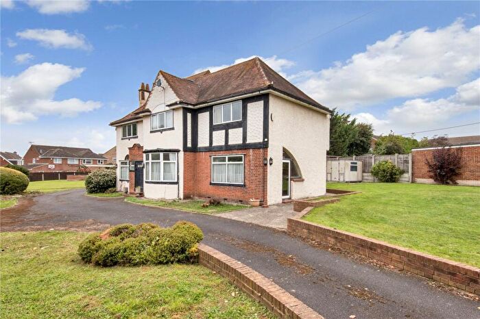 4 Bedroom Detached House For Sale In Malyons Road, Hextable, Kent, BR8
