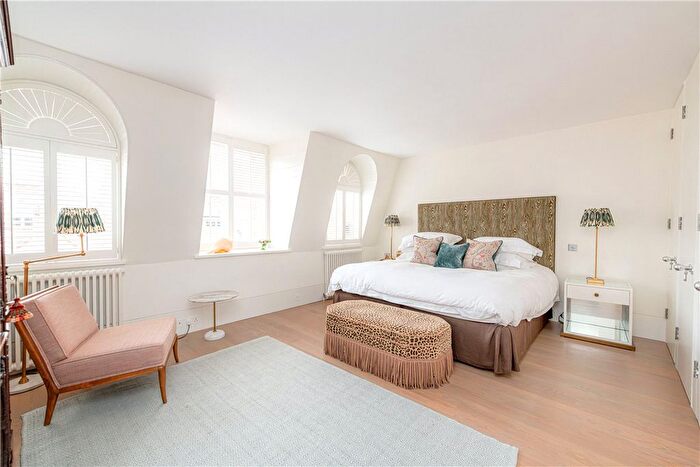 2 Bedroom Flat To Rent In Mount Street, Mayfair, London, W1K