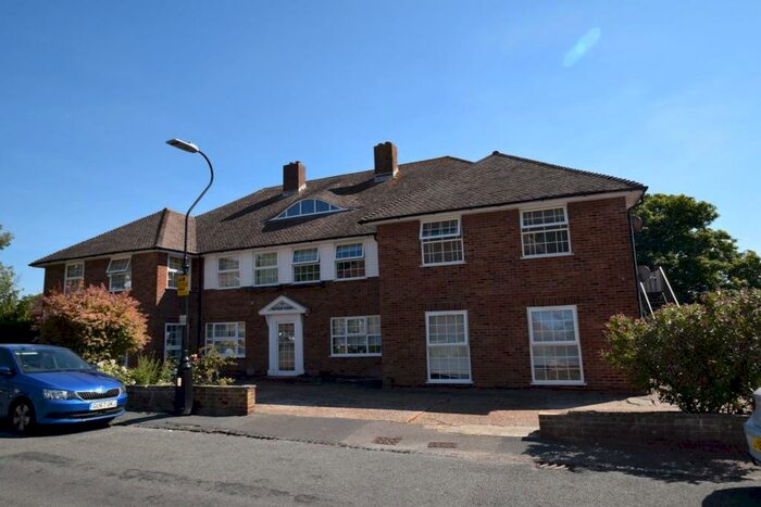 2 Bedroom Flat To Rent In Wish Hill, Eastbourne, BN20
