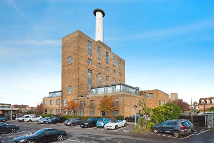 2 Bedroom Flat For Sale In Pollards Close, Rochford, Essex, SS4