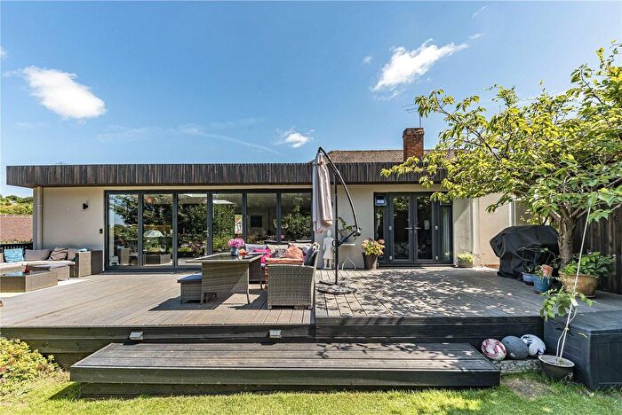 3 Bedroom Semi Detached Bungalow For Sale In Turnpike Drive, Orpington, Kent, BR6