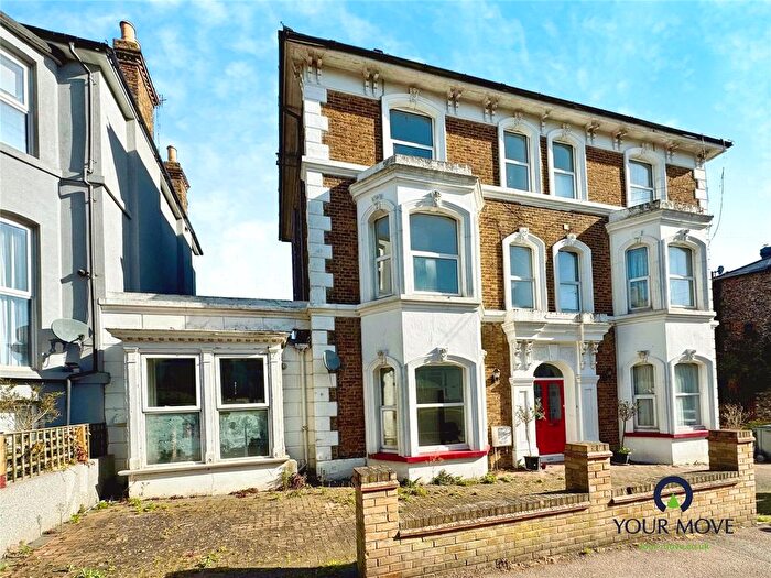 4 Bedroom Semi-Detached House To Rent In The Vale, Broadstairs, Kent, CT10