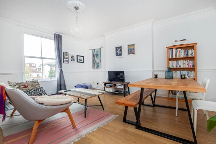 2 Bedroom Apartment To Rent In The Avenue Surbiton, KT5