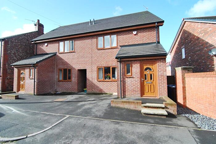 3 Bedroom Semi-Detached House To Rent In Egerton Road, Leyland, PR25