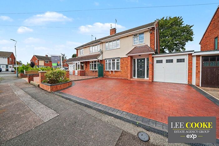 3 Bedroom Semi-Detached House For Sale In Cricket Meadow, Wolverhampton, WV10