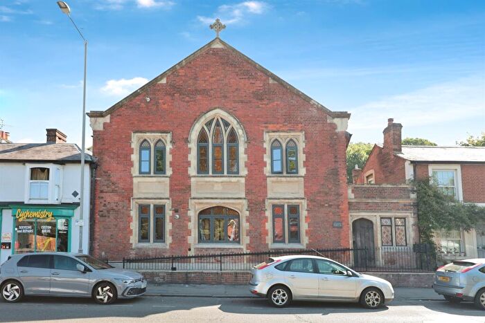 2 Bedroom Flat For Sale In Red Lion Street, Chesham, HP5